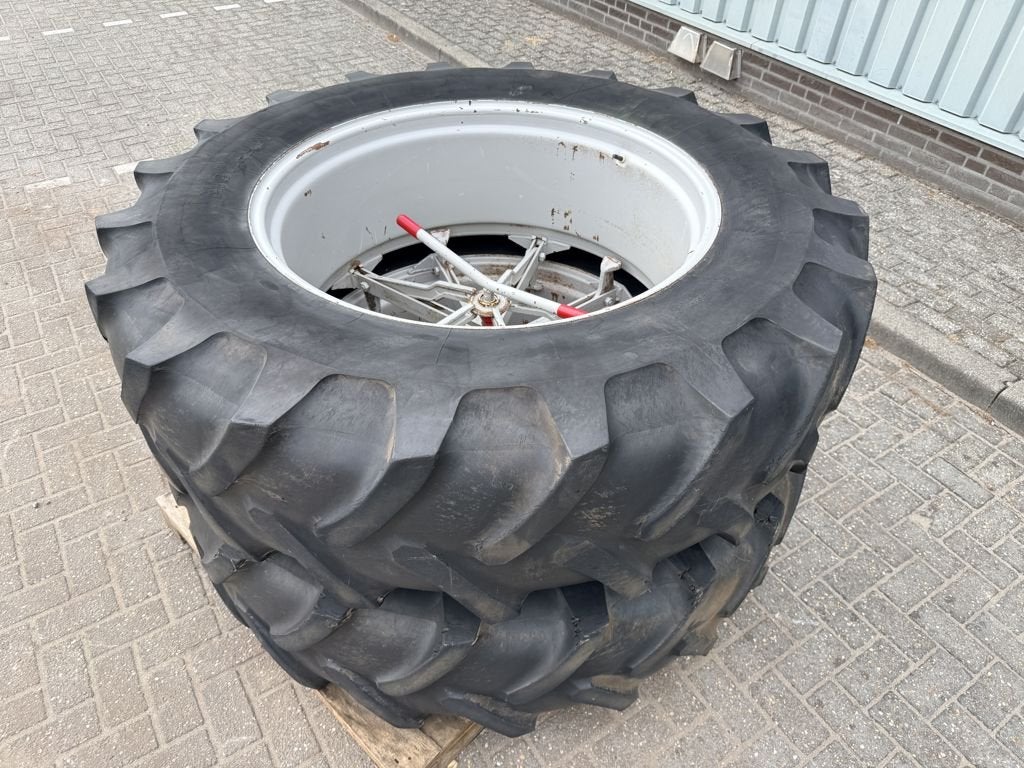 Molcon Dubbellucht 5-ster 18.4R38 Michelin, Gebruikt