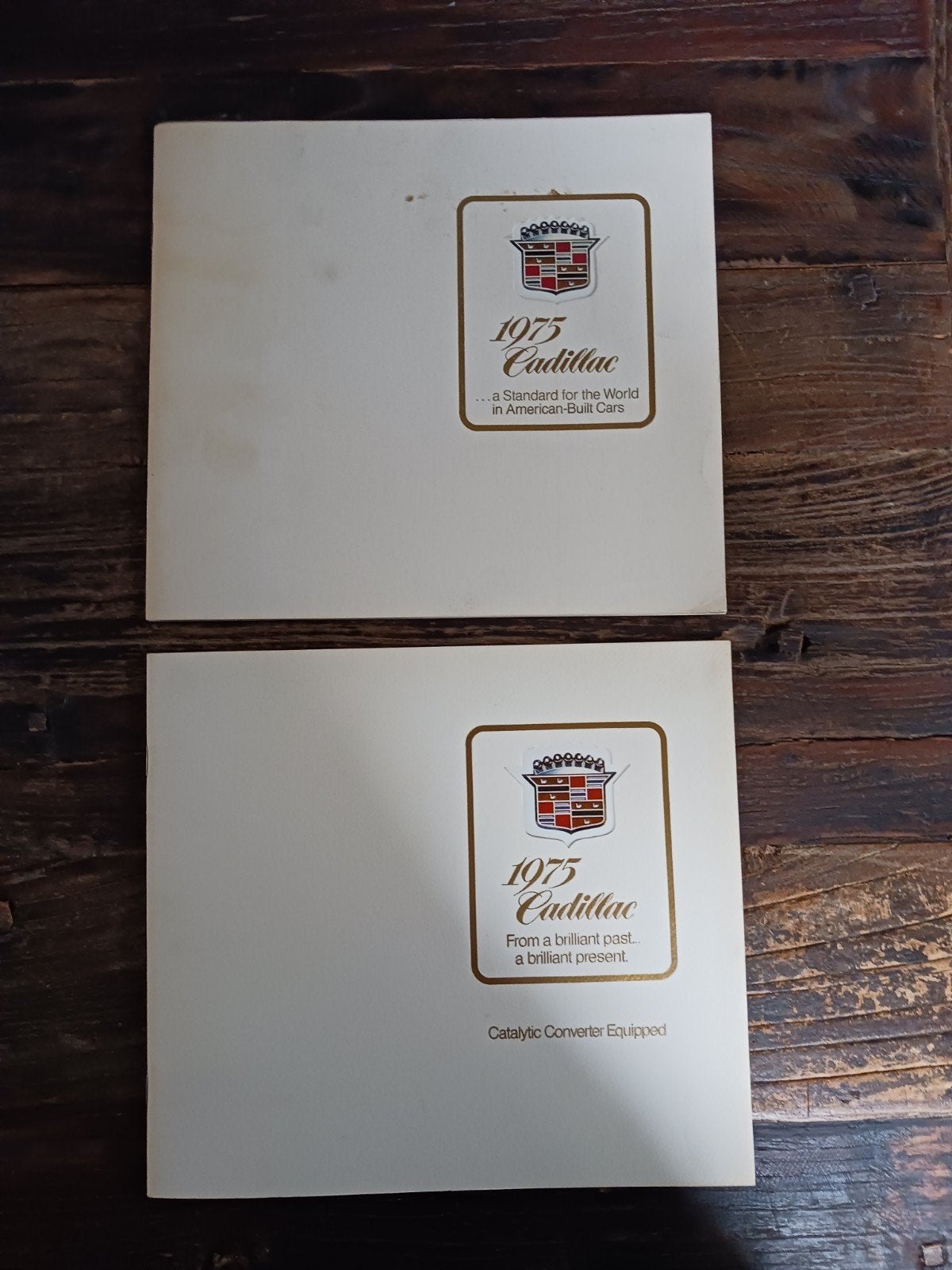 2 x Cadillac folder 1975, Ophalen of Verzenden, Gelezen, Overige merken