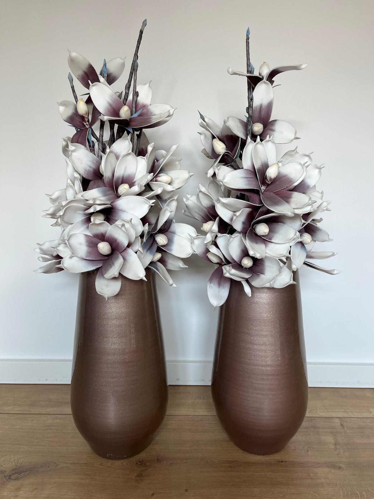 Set van 2 decoratieve vazen met kunstbloemen, Huis en Inrichting, Woonaccessoires | Vazen, Ophalen, Overige kleuren, Aardewerk of Porselein