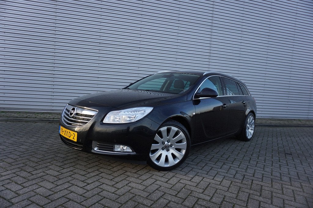 Opel Insignia Sports Tourer 1.6 T Cosmo Climate / Navi / Cru, Auto's, Euro 5, Gebruikt, 4 cilinders, Zwart