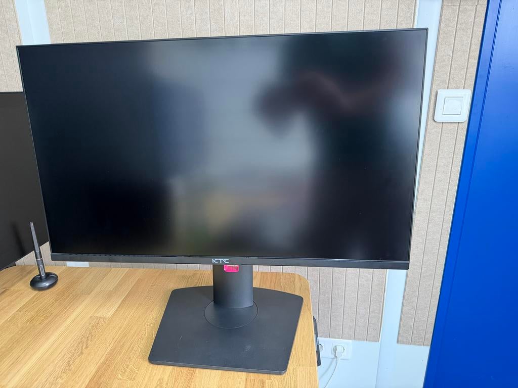 KTC M27P20 Pro 4K Mini-LED Monitor - Zo goed als nieuw, In hoogte verstelbaar, 1 tot 2 ms, 151 t/m 200 Hz, HDMI