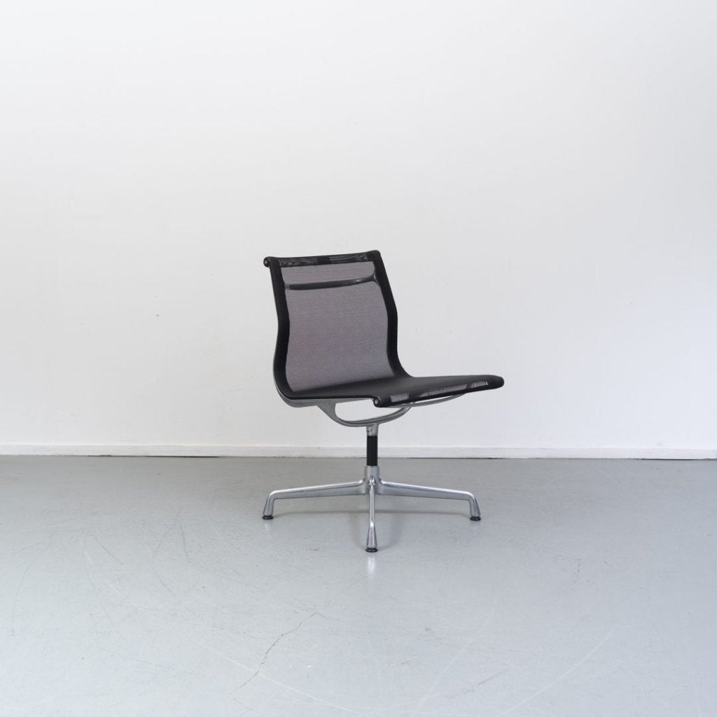 Vitra Eames EA 105 Stoel Zwart Netweave - Chroom, Niet ingevuld, Zo goed als nieuw, Niet ingevuld, Niet ingevuld