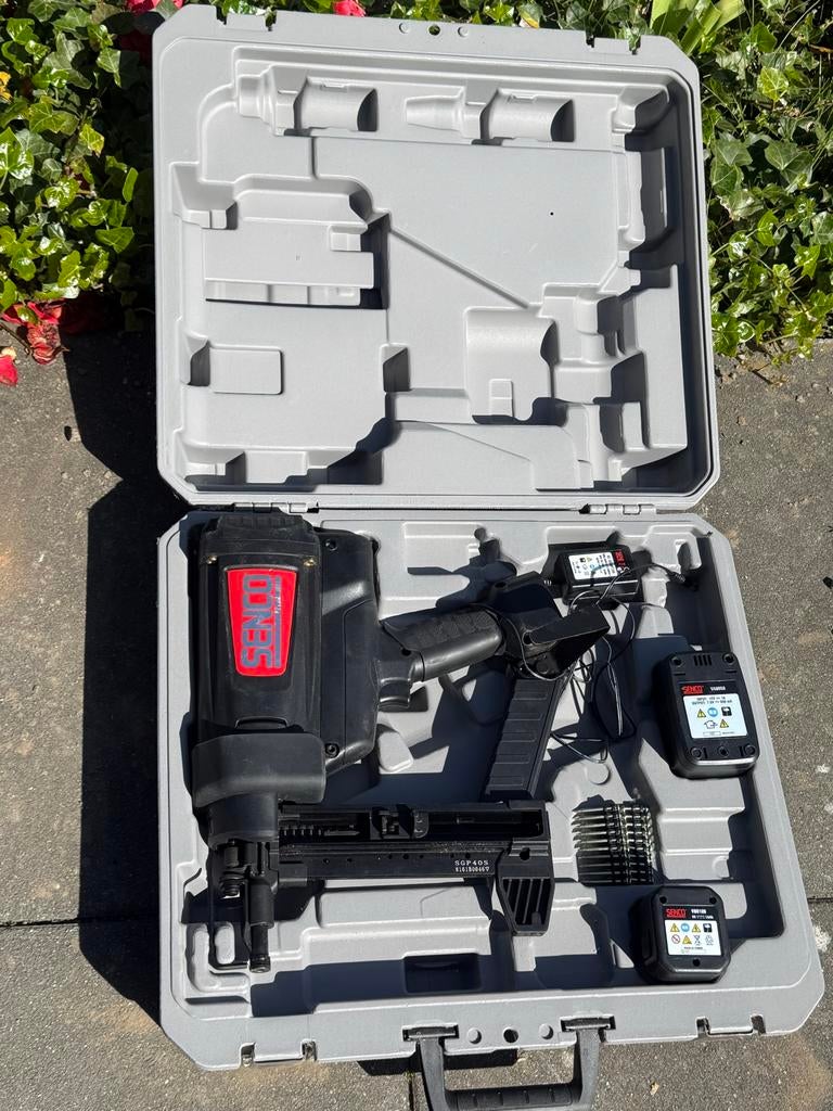 Senco GT40FS Gas Tackapparaat met Koffer en Accu's, Ophalen of Verzenden, Gebruikt