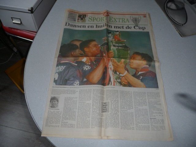 oude sport krant 1995 europa cup patrick kluivert ac milan, Ophalen of Verzenden, Gebruikt, Overige typen