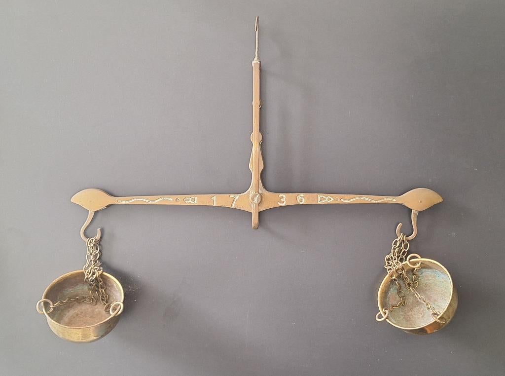 antieke messing koper waag 1736 breed 51,5cm, Ophalen of Verzenden