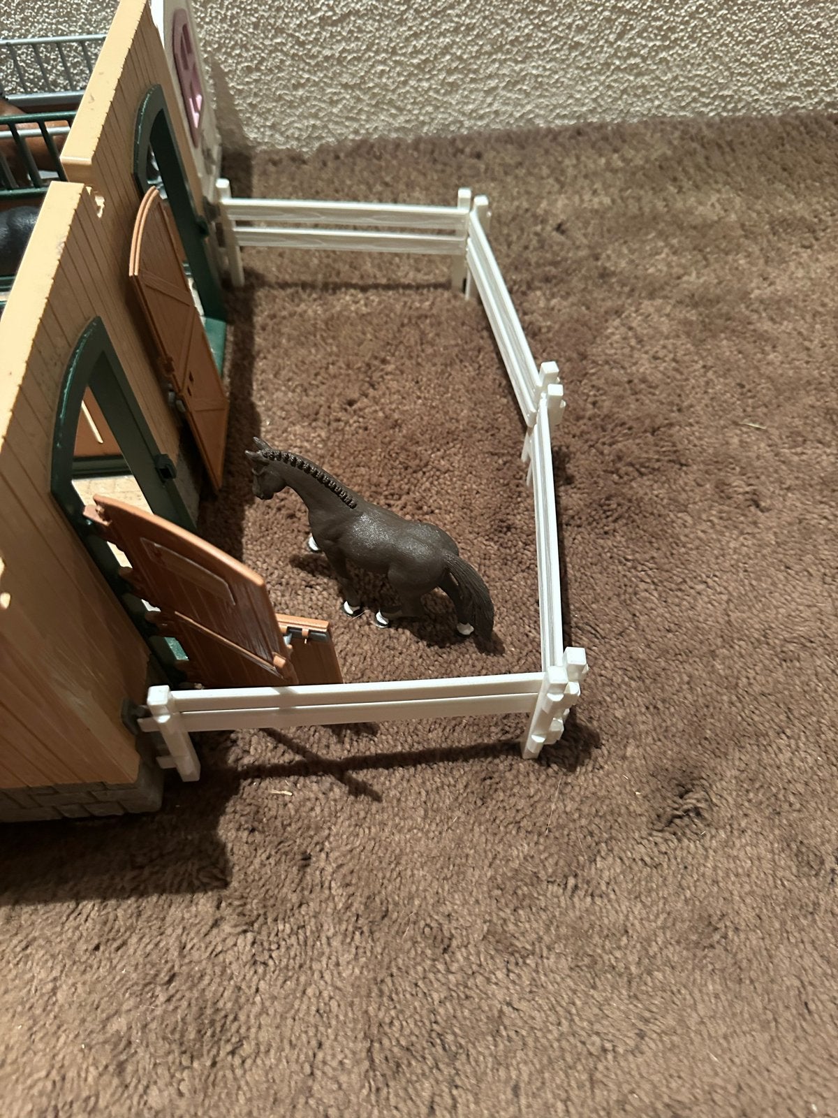 Schleich paardenstal met accessoires en paarden, Ophalen of Verzenden, Gebruikt, Jongen of Meisje