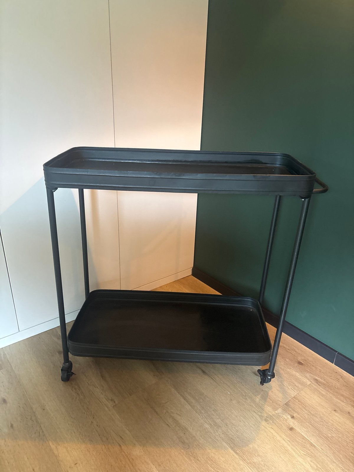 Zwart metalen serveerwagen/trolley met 2 etages, Ophalen of Verzenden, Gebruikt