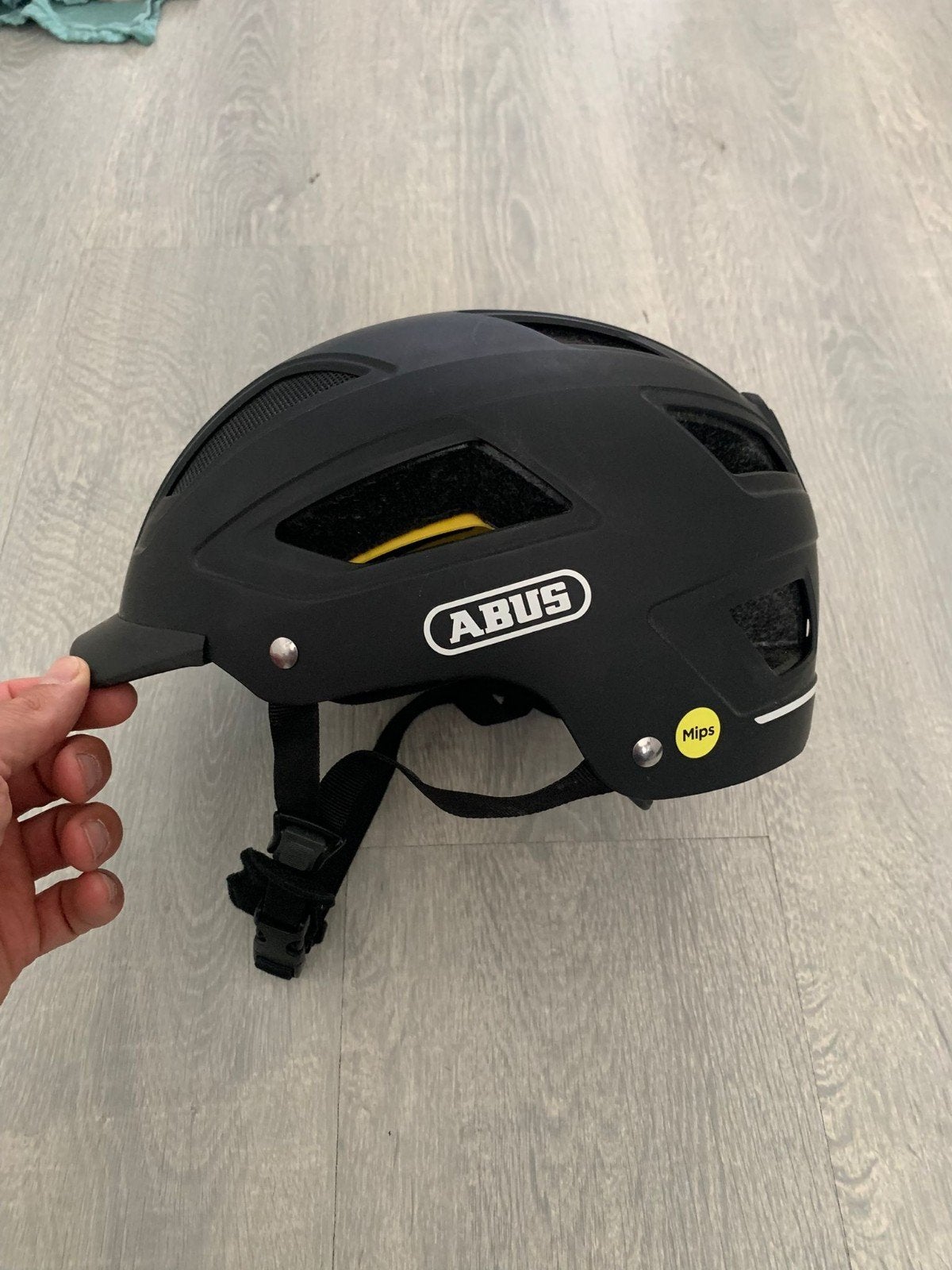 ABUS Fietshelm met MIPS en LED-achterlicht, Fietsen en Brommers, Fietsaccessoires | Fietshelmen, Nieuw, Overige maten, Ophalen of Verzenden