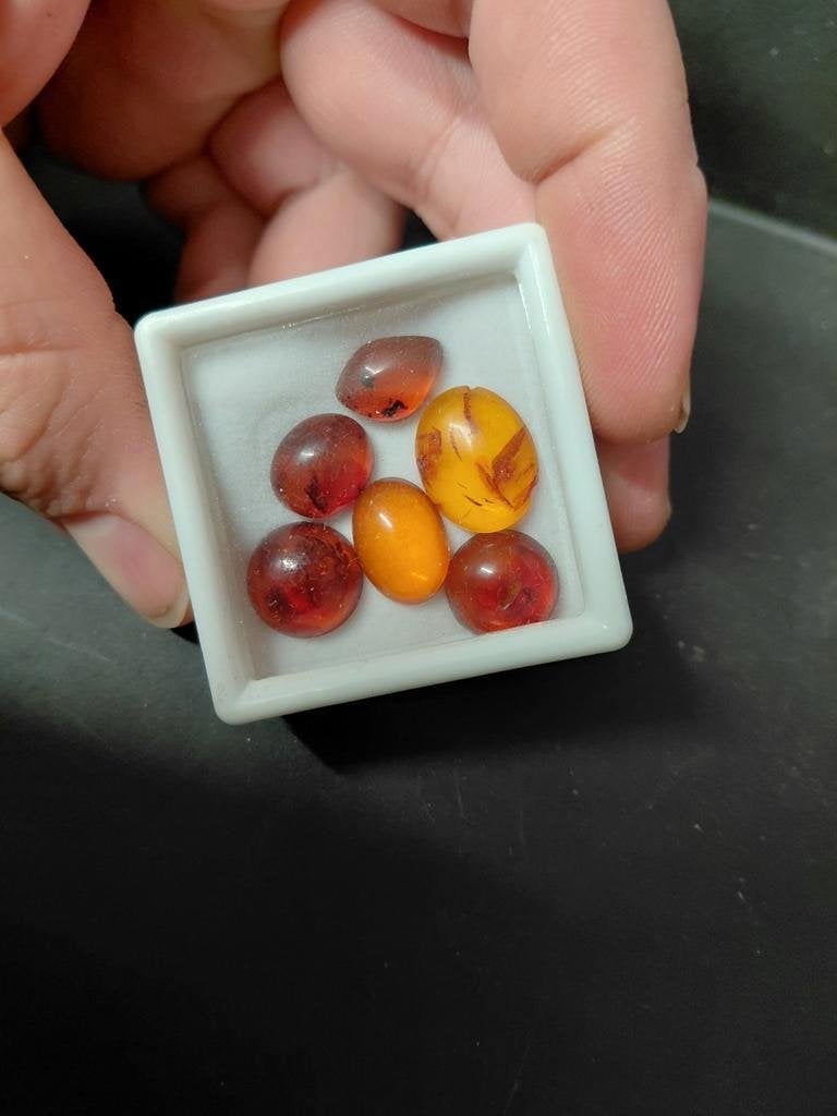 Baltic amber hand cut cabochon, Ophalen of Verzenden, Zo goed als nieuw