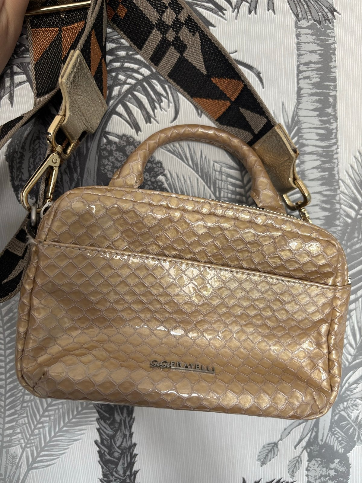 Goudkleurige Gigi Fratelli tas, Sieraden, Tassen en Uiterlijk, Ophalen of Verzenden, Zo goed als nieuw, Overige kleuren, Handtas