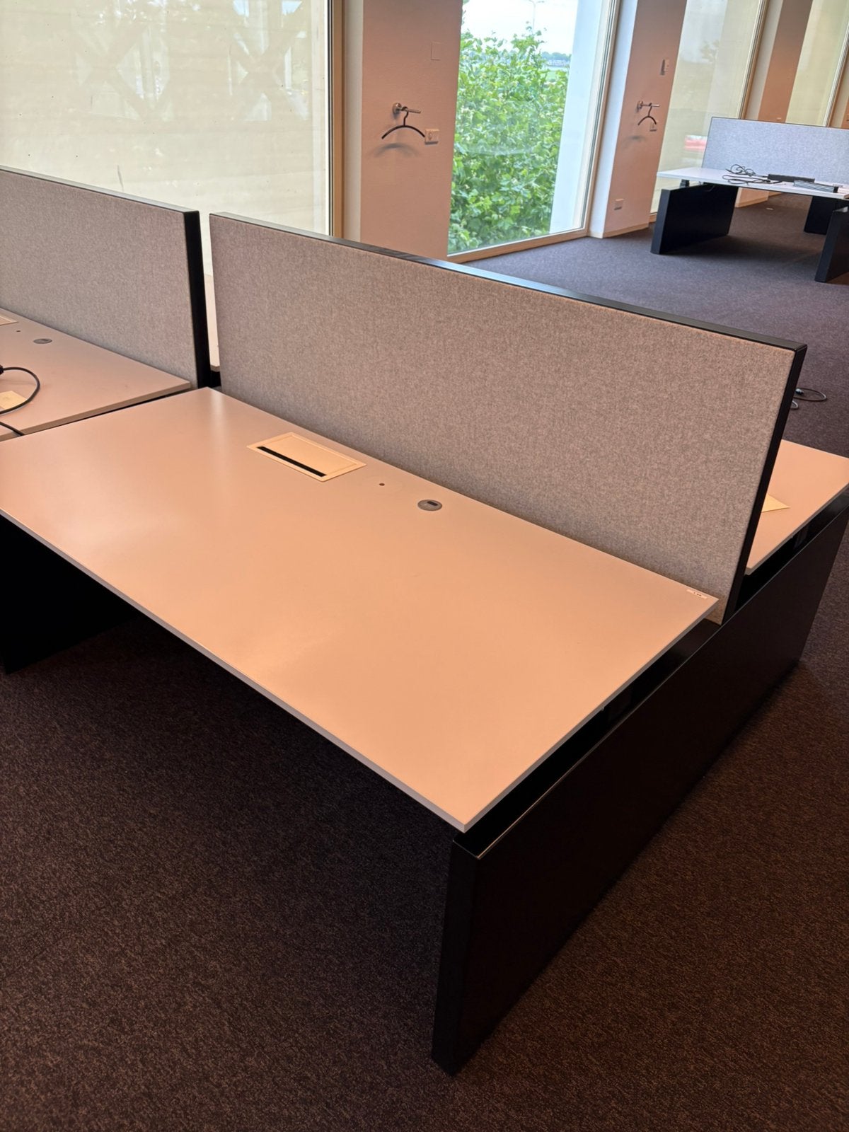 Gispen dubbel zit / sta bureau elektrisch verstelbaar., Ophalen, Bureau