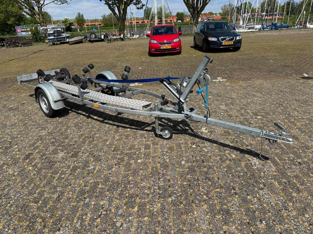 KNOTT kantel Boottrailer tot 6m, Ophalen, Minder dan 1500 kg, Gebruikt, Open zeilboottrailer