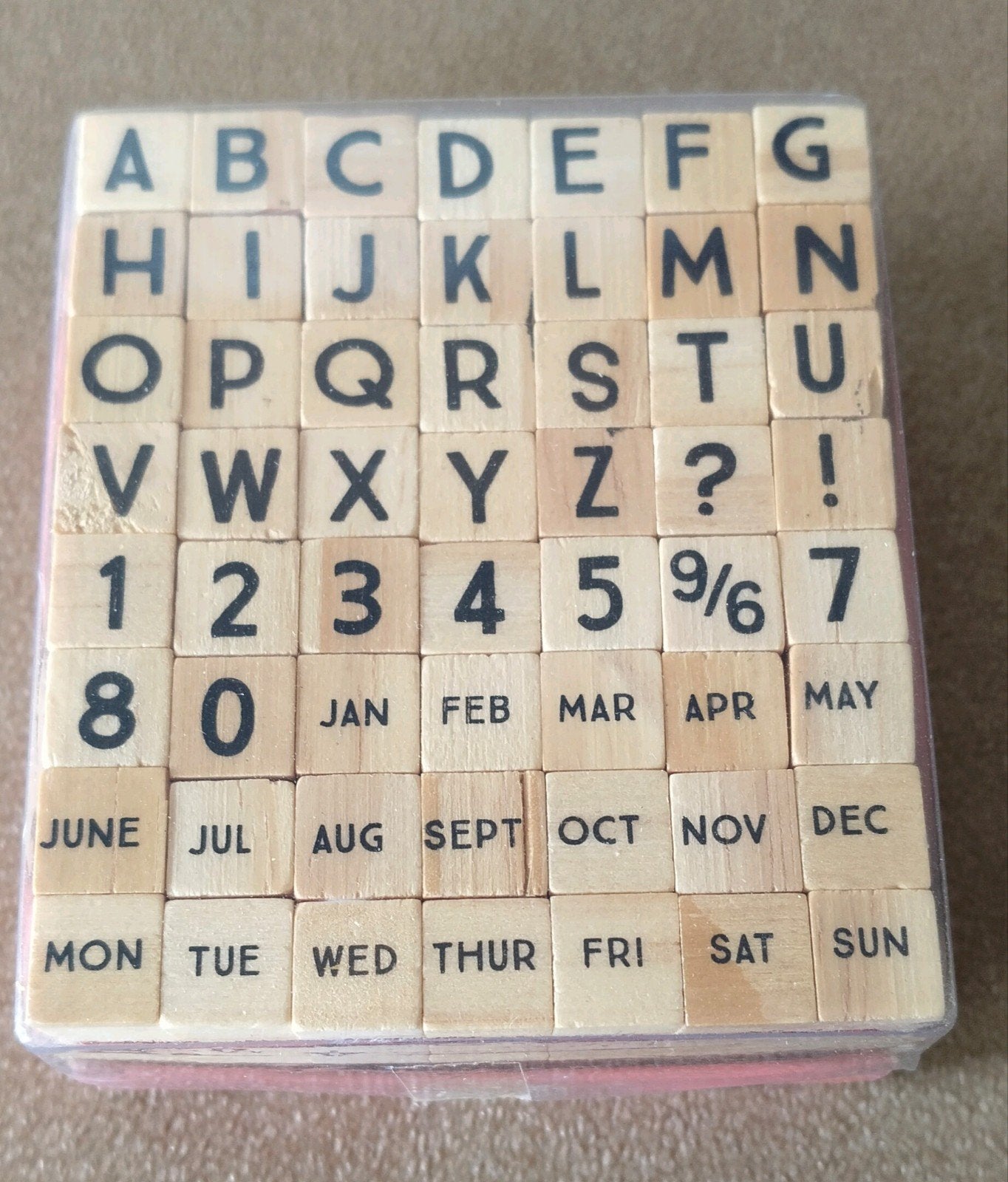 Stempelset met letters, cijfers en maanden (56 stuks), Verzenden, Nieuw, Houten stempel