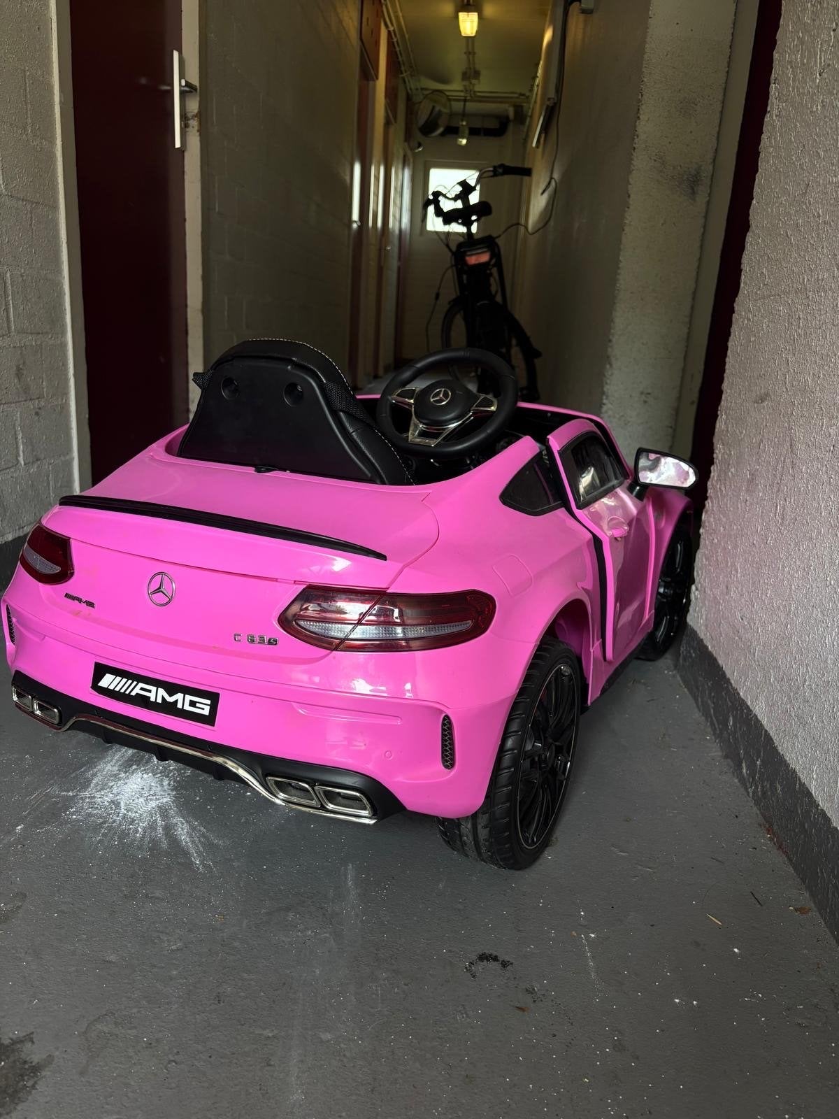 Roze Mercedes-Benz AMG C63 kinderauto met oplader, Ophalen, Gebruikt, Overige typen