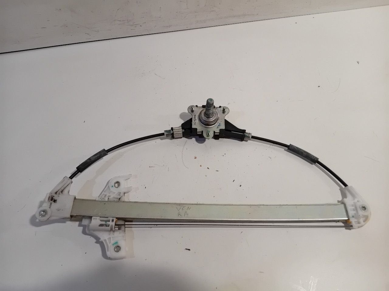 Raammechaniek rechts achter Suzuki Baleno, Onderdelen@venauto.nl, Van der Ven Autorecycling B.V., Gebruikt, Ettenseweg 76, 4706 PB Roosendaal, The Netherlands