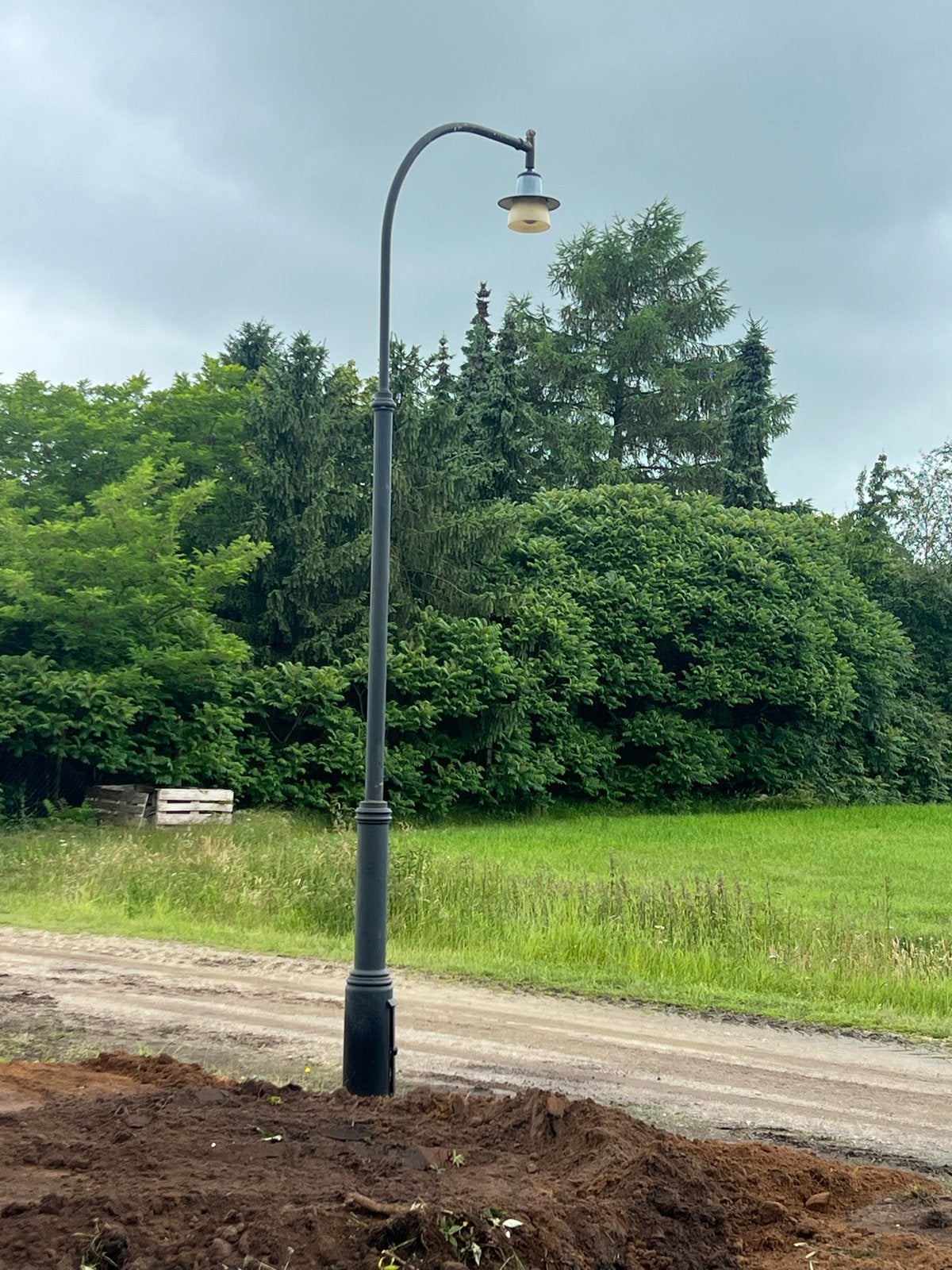 2 authentieke gietijzeren lantaarnpalen, Tuin en Terras, Buitenverlichting, Gebruikt, Overige typen, IJzer, 50 tot 250 watt, Netvoeding