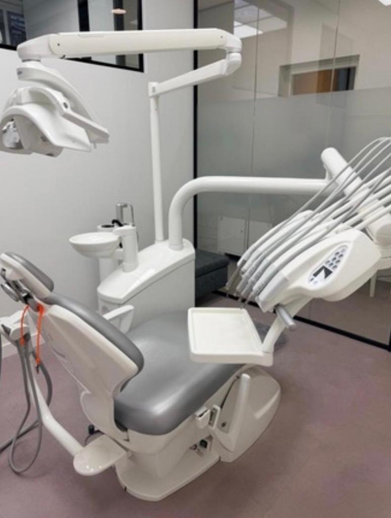 Mr Dental | Eurodent uit 2023 | behandelstoel | Tandarts, Ophalen of Verzenden, Gebruikt