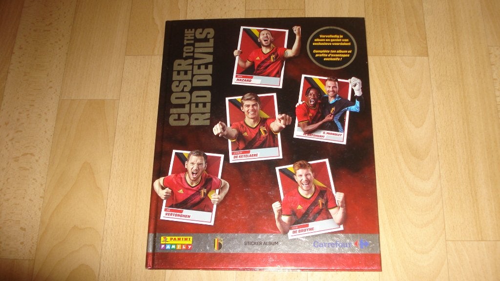 CLOSER TO THE RED DEVILS ( ALBUM + COMPLETE SET )NIEUW, Verzamelen, Ophalen of Verzenden, Nieuw, Buitenlandse clubs, Poster, Plaatje of Sticker
