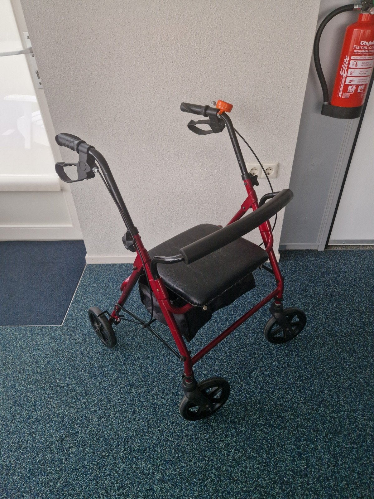 Rollator Vitility, Ophalen