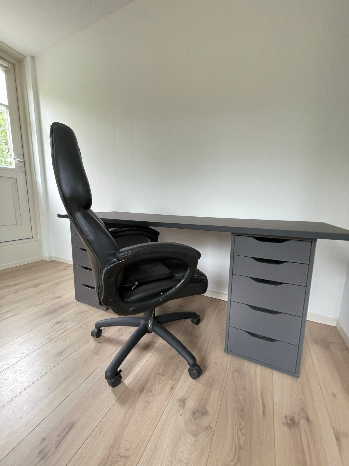 Bureau met lades en evt. bureaustoel - prima staat, Huis en Inrichting, Bureaus, Ophalen, Gebruikt, Overige merken, Grijs