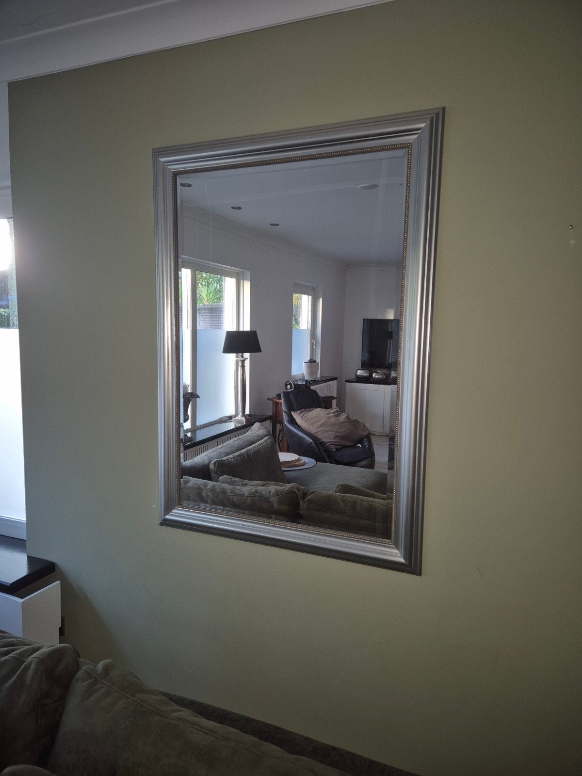 Grote spiegel 130x95 cm met zilverkleurige lijst, Huis en Inrichting, Ophalen