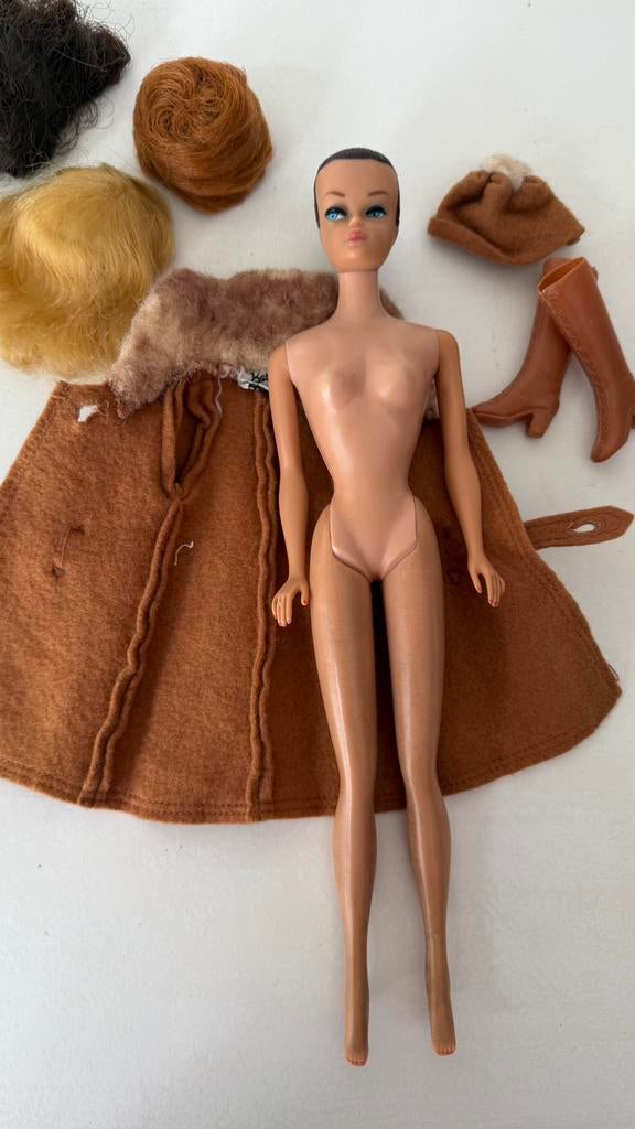 Barbie Fashion Queen outfit It’s Cold Outside + 3 pruikjes, Ophalen of Verzenden, Pop