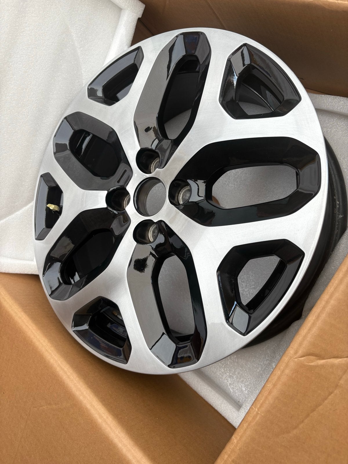 17 inch velg - Zwart/Zilver design, Auto-onderdelen, Banden en Velgen, Ophalen, 18 inch, Velg(en), Nieuw