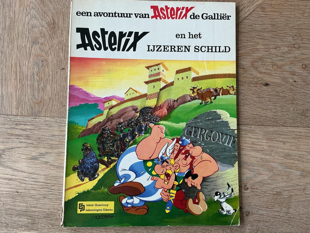Asterix en het IJzeren Schild - Eerste Druk 1967, Eén stripboek, Ophalen of Verzenden, Gelezen