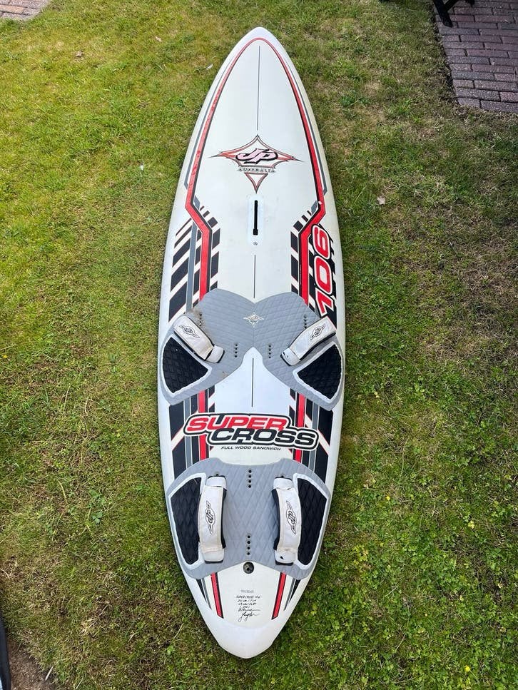 JP Australia Super Cross 106 Windsurfplank met hoes, Ophalen, Gebruikt, Minder dan 250 cm, Met vin(nen)