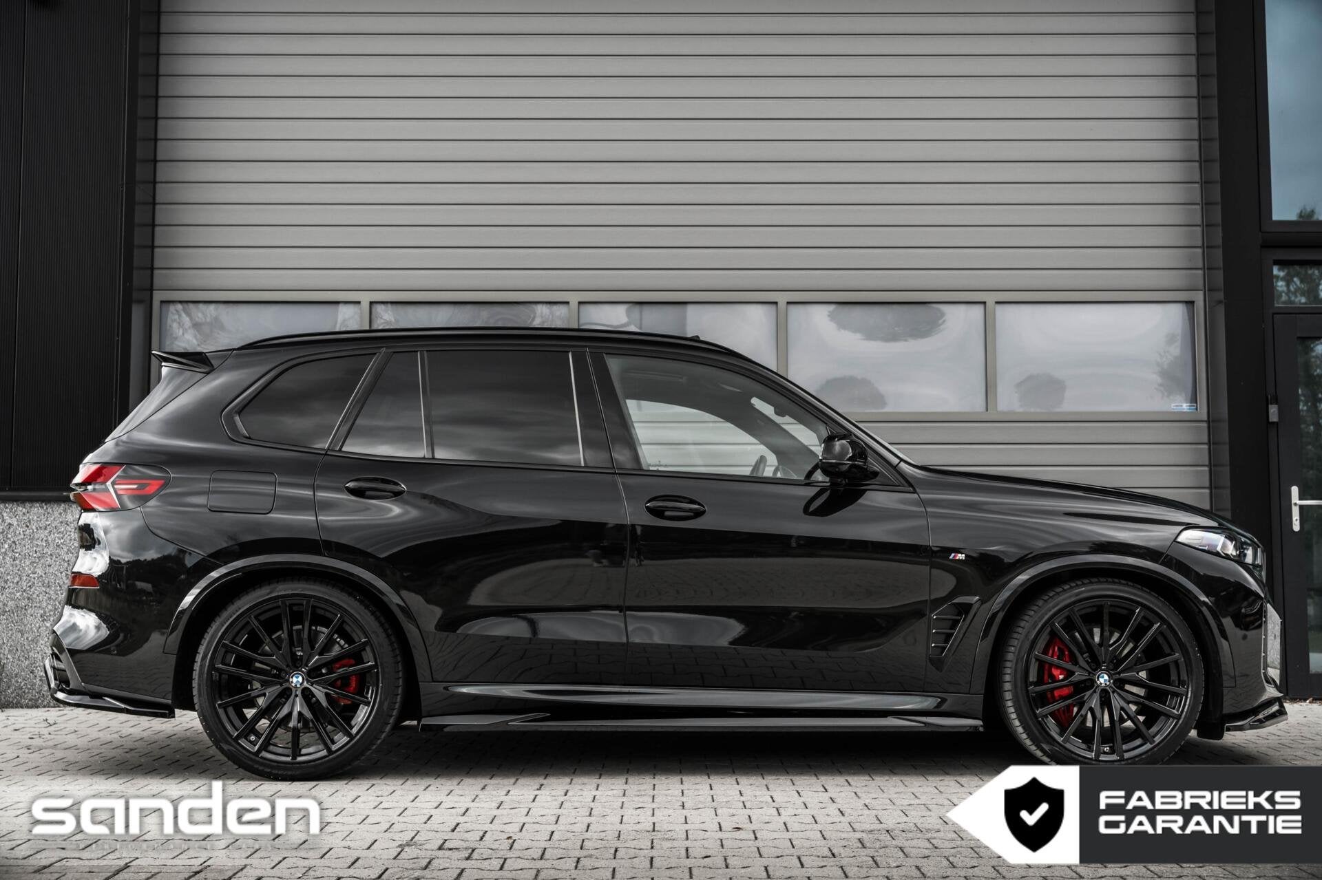BMW X5 xDrive50e M Sport Pro|M Seats|B&W|Pano|Carbon|Alcanta, Auto's, Dealer onderhouden, 2395 kg, Zwart, Leder
