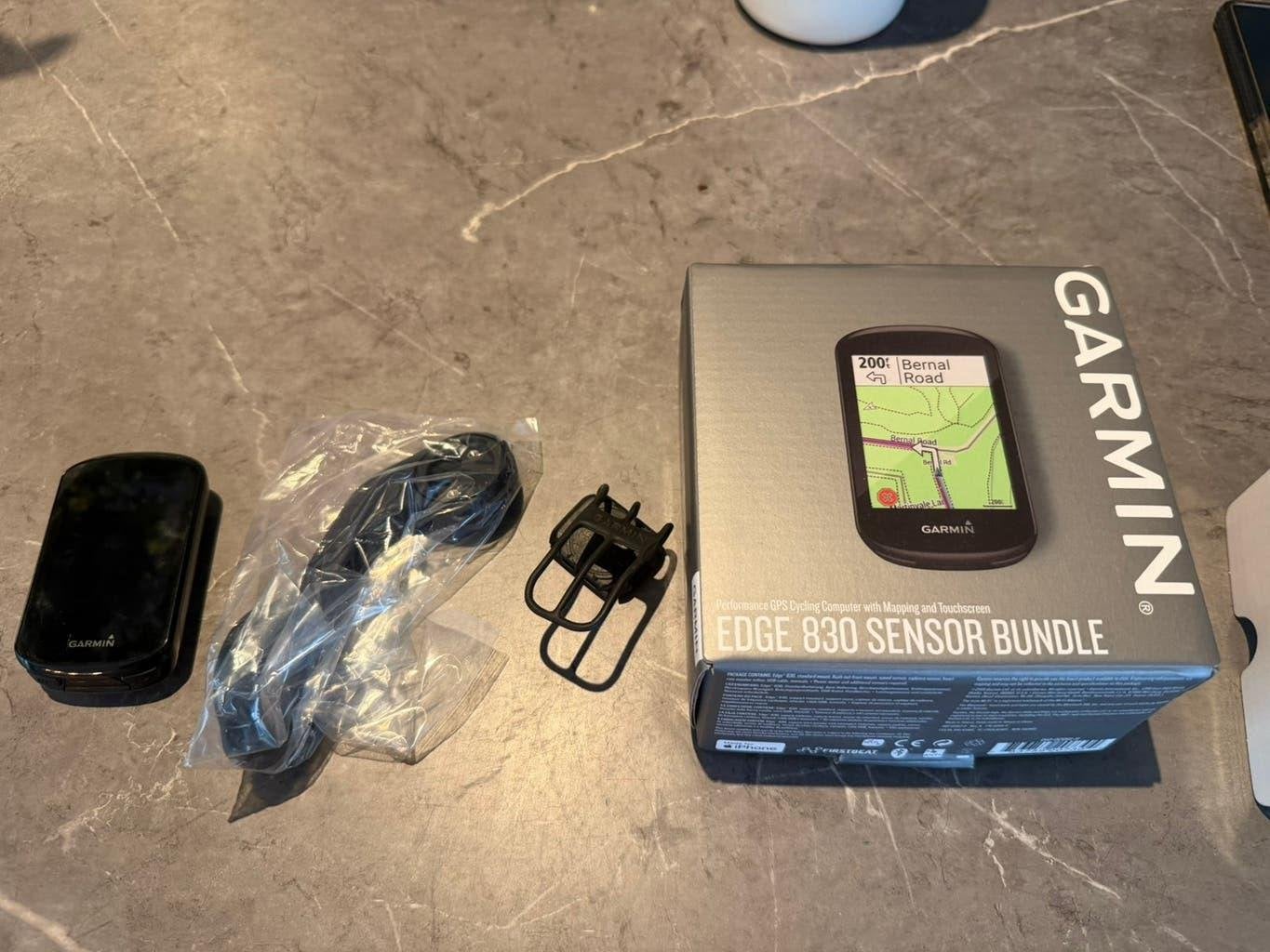 Garmin Edge 830 + cadanssensor + houders + doos, Ophalen of Verzenden, Hartslagsensor, Zo goed als nieuw