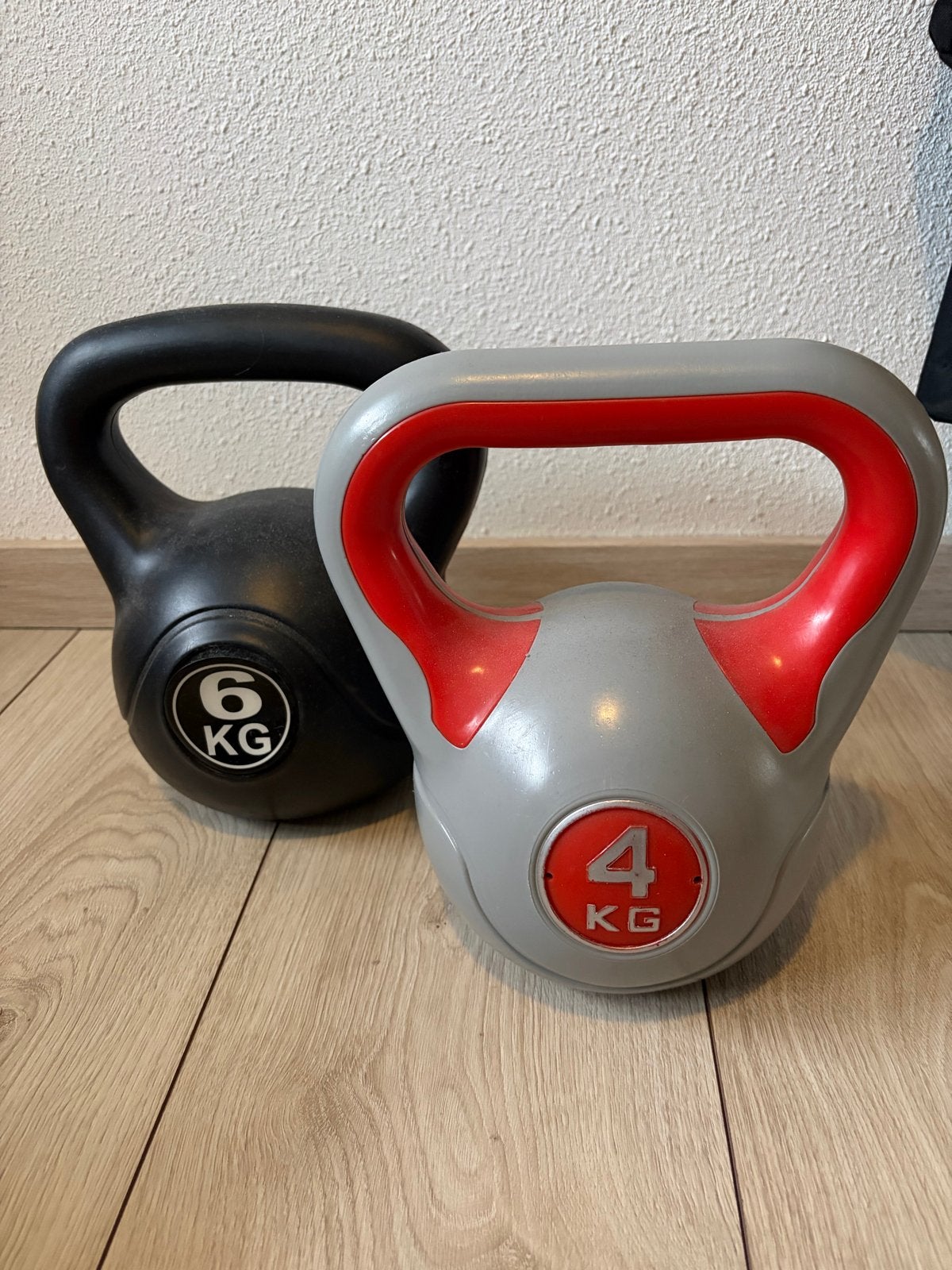 Kettlebell set - 4 KG en 6 KG, Ophalen, Gebruikt, Armen, Kettlebell