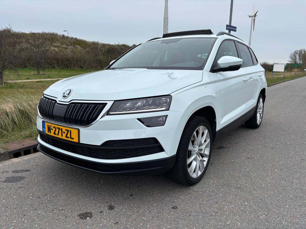 Skoda Karoq 1.0 TSI 115pk Dsg-7 2018 Wit Pano Led, Auto's, Skoda, Stof, 1261 kg, Wit, Karoq