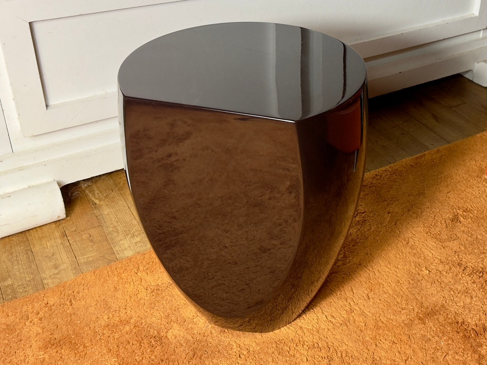 Italiaans pianolak design tafel | sokkel | interieur object, 45 tot 60 cm, Minder dan 55 cm, Rond, B&B Italia Minotti Flexform Cassina Vitra Pols Potten