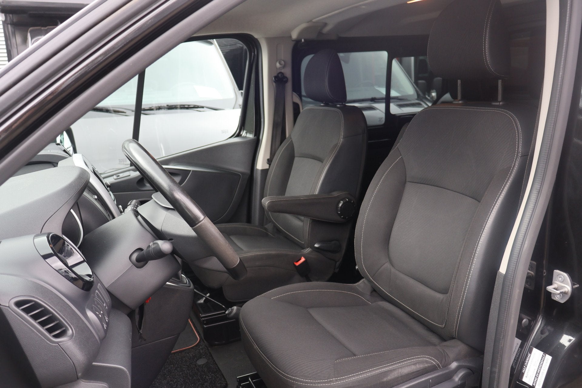 Renault Trafic 2.0 dCi 170pk DC Automaat 2x Schuifdeur, Auto's, Stof, Gebruikt, Euro 6, 4 cilinders