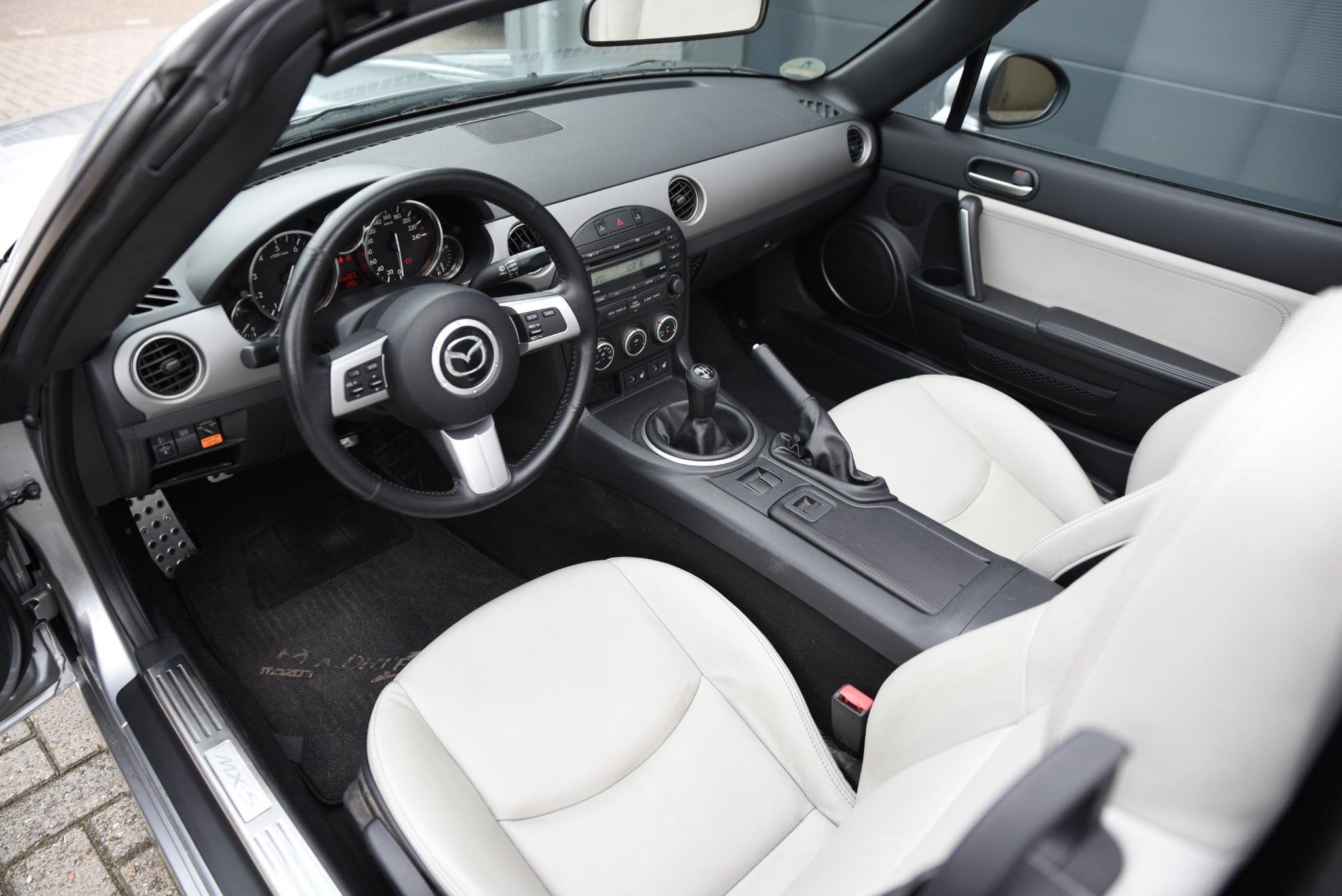 Mazda MX-5 Roadster Coupé 1.8 Executive, Auto's, Dealer onderhouden, Achterwielaandrijving, Gebruikt, Stoelverwarming