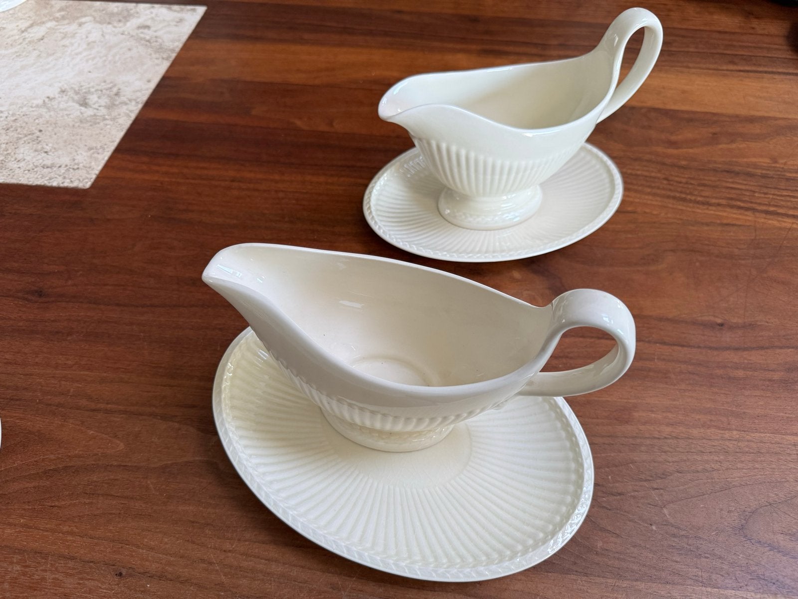 Wedgwood Edme 2x juskom/sauskom en 2x ovale schotel, Overige typen, Ophalen of Verzenden, Zo goed als nieuw, Wedgwood