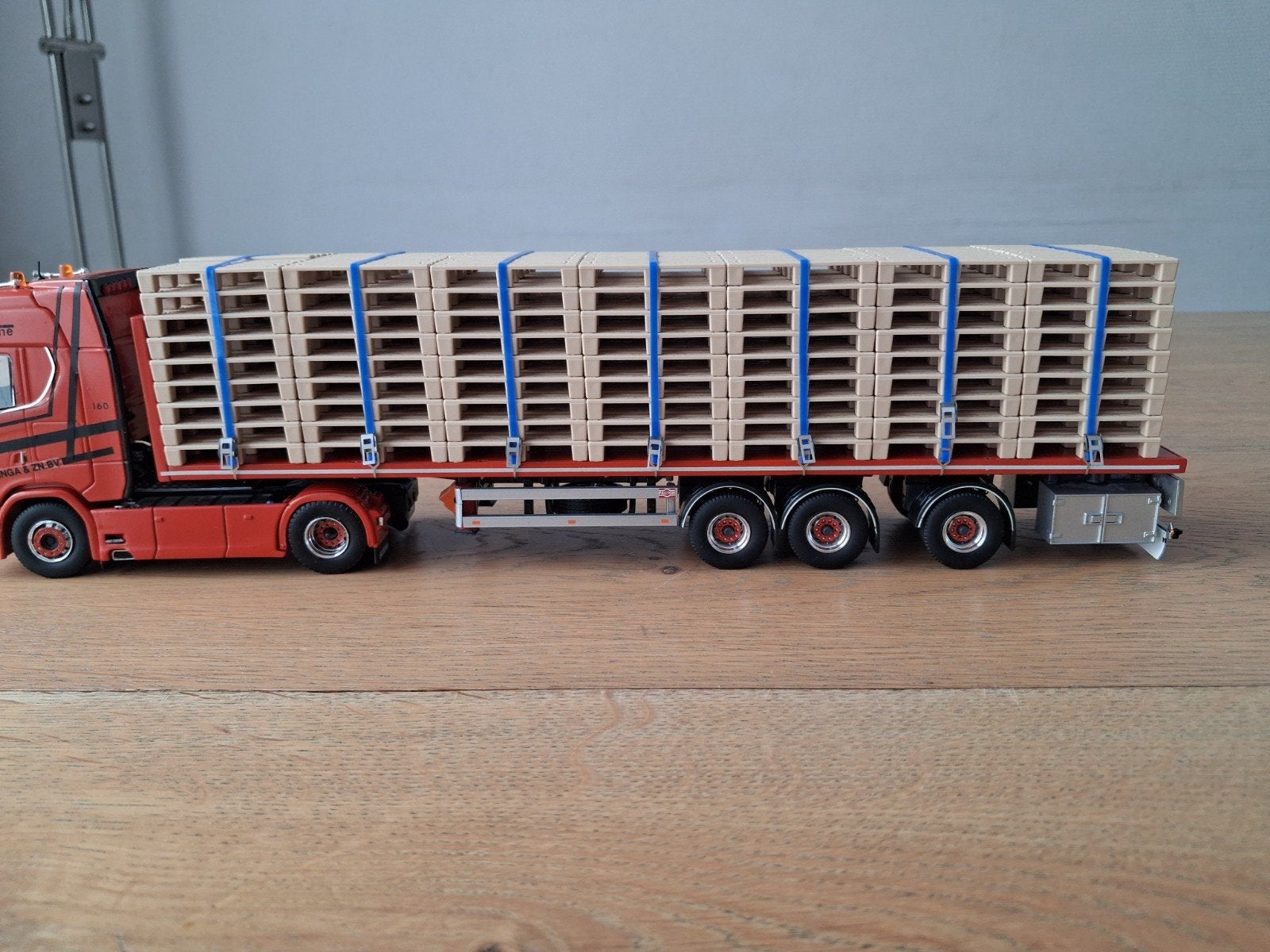 Lading pallets 126 stuks voor open Tekno of WSI opleggers, Ophalen of Verzenden, Zo goed als nieuw, Bus of Vrachtwagen, Tekno