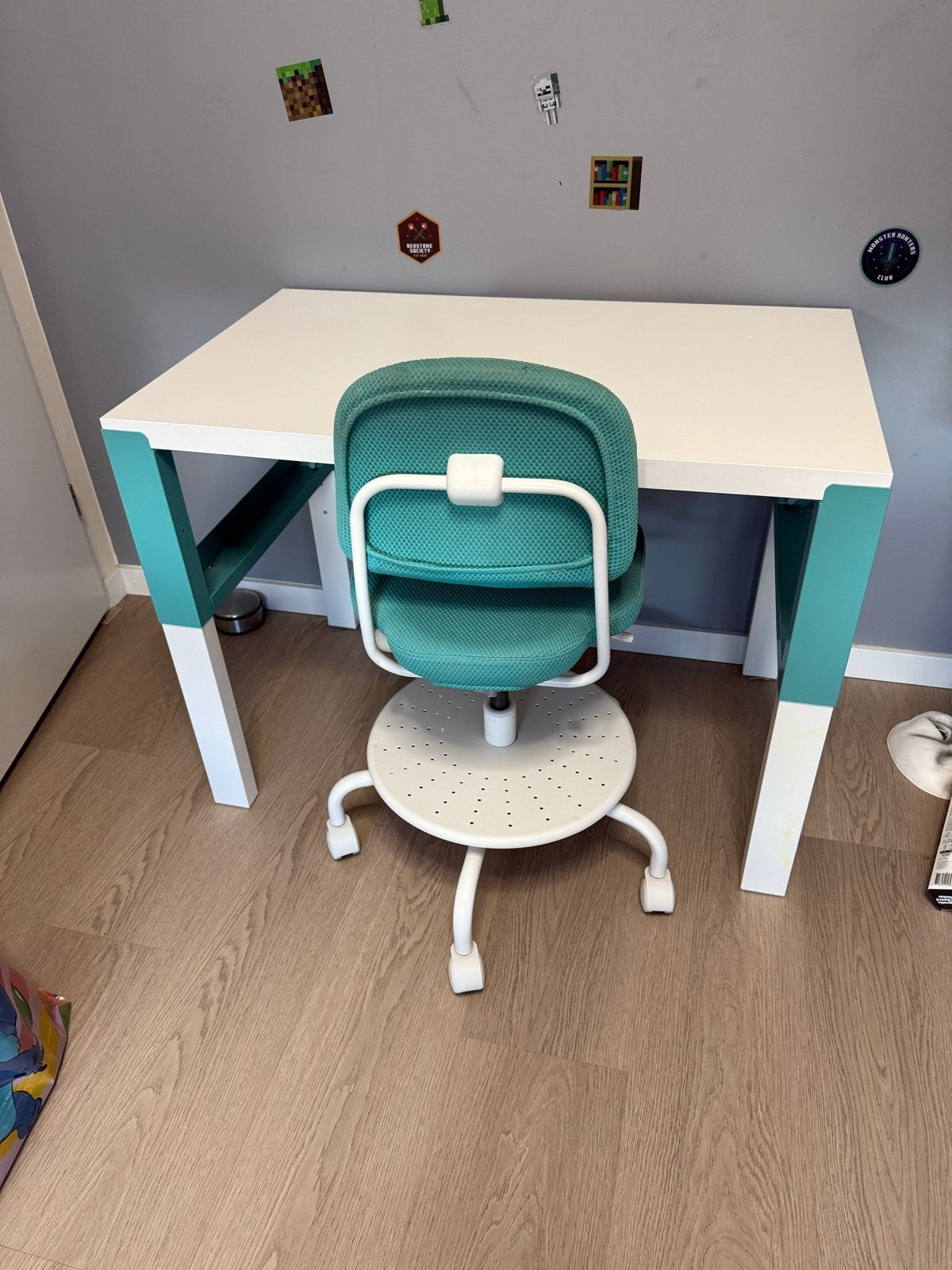 Ikea kinderbureau met stoel - Wit/Turquoise, Gebruikt, Hout, Kinderbureau, In hoogte verstelbaar