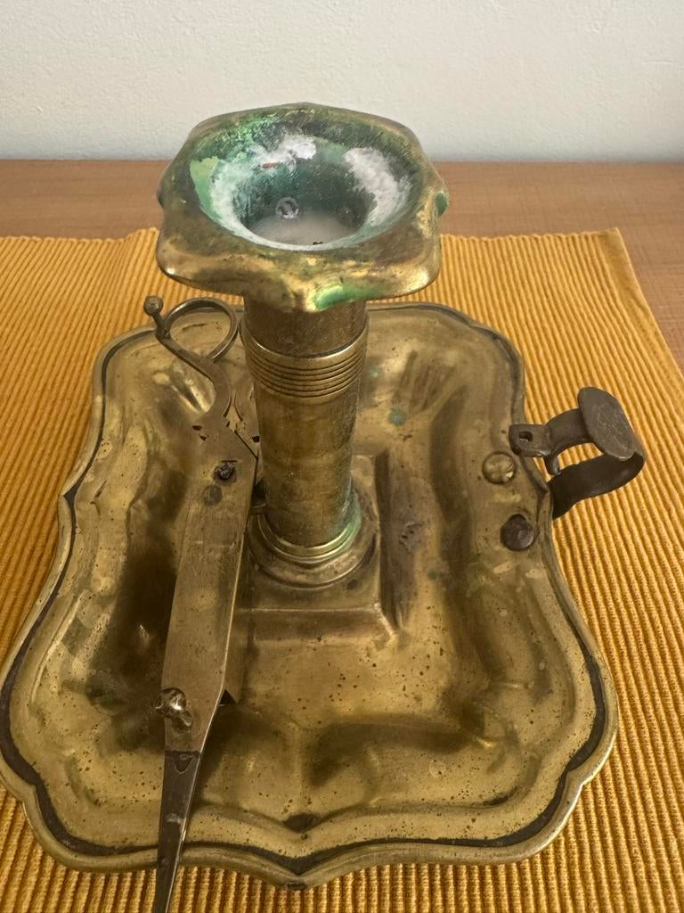 Antieke koperen kandelaar met snuiter en schaar, Ophalen, Koper of Brons