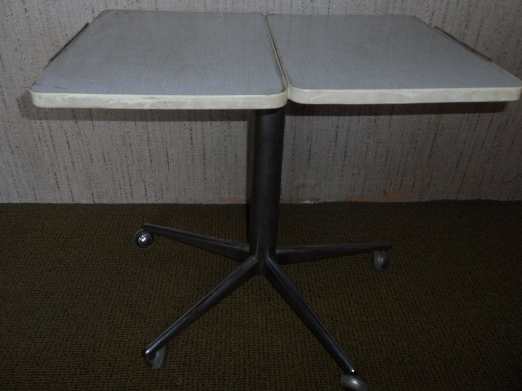 TV tafel met wielen, 59x53x41 cm (hoogte 53 cm), Ophalen, Gebruikt, 50 tot 100 cm, Minder dan 100 cm