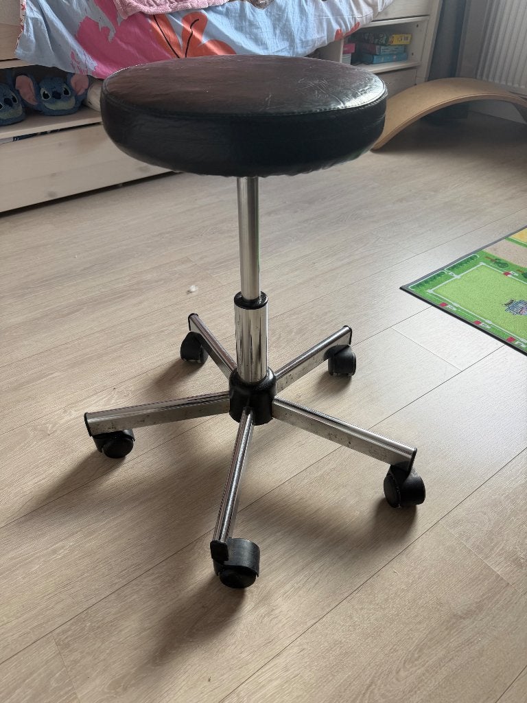 Tabouret (zwart), Ophalen, Gebruikt, Zwart, Bureaukruk