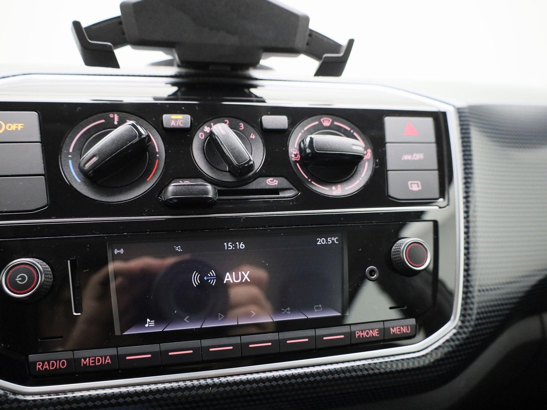 Foto 16 van Volkswagen Up! 1.0 | Airconditioning | Bluetooth | Elektrisc