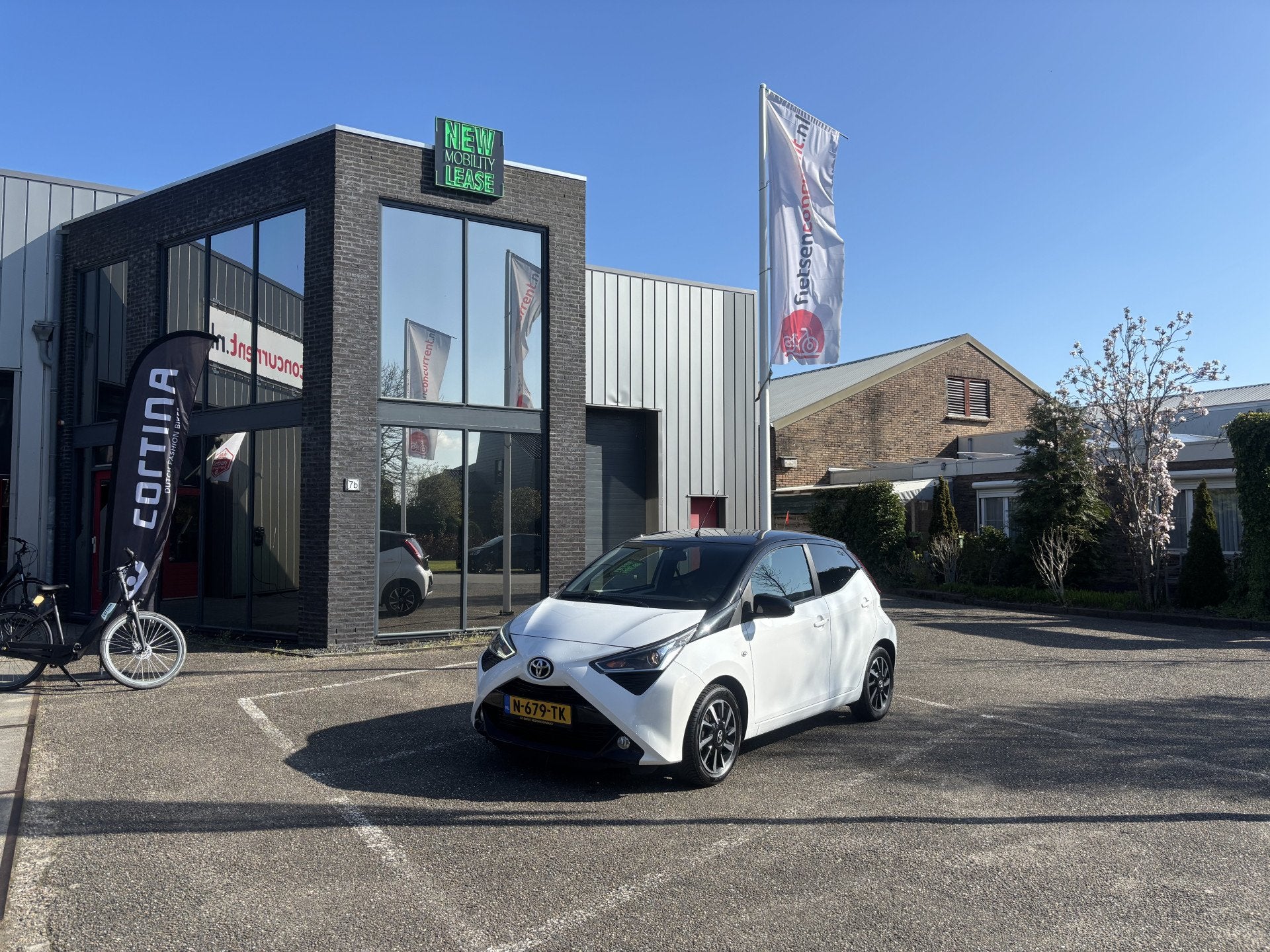 Toyota Aygo 1.0 VVT-i x-cite Two Tone Carplay en APK t/m 1-2, Auto's, Voorwielaandrijving, Stof, Gebruikt, Euro 6