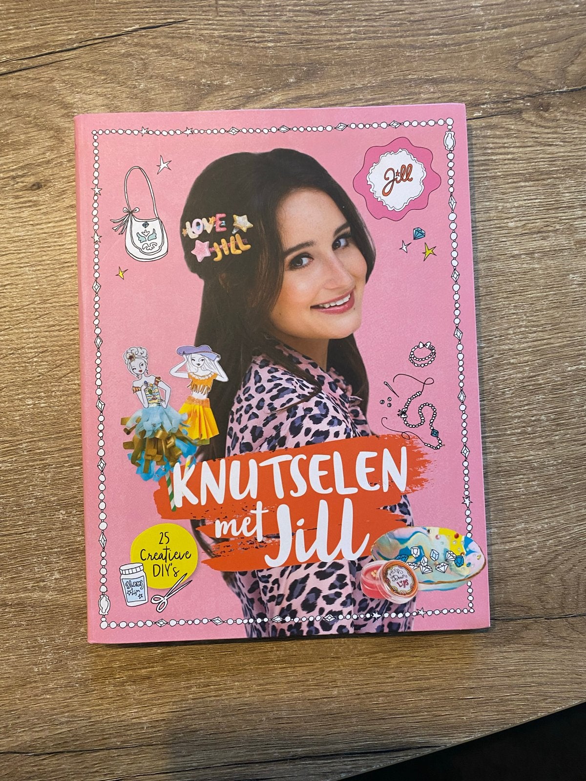 Knutselen met Jill - 25 creatieve DIY's, Ophalen of Verzenden, Zo goed als nieuw, Scrapbooking en Knutselen, Geschikt voor kinderen
