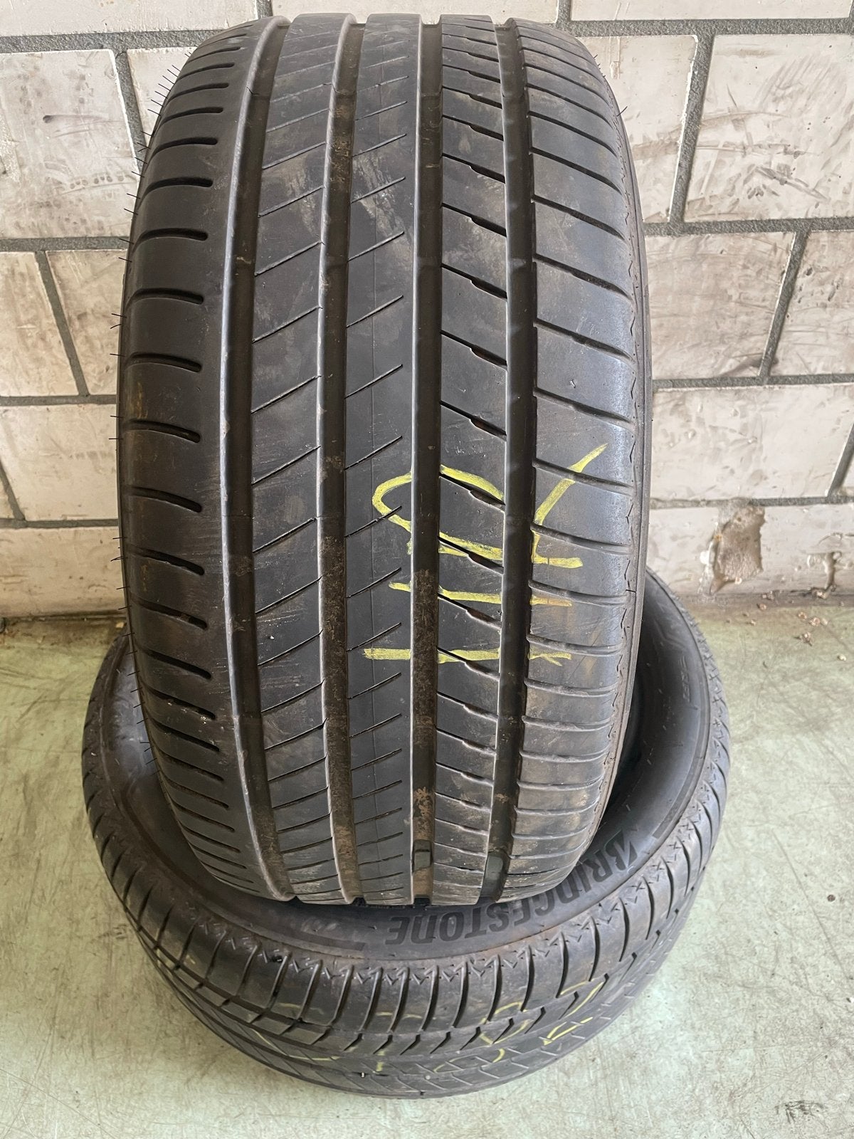 Set van 2: Bridgestone Alenza 001 RFT Zomerbanden 305/40R20, Gebruikt, Verkvens, Ophalen of Verzenden, 305 mm