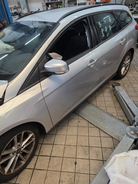 Auto onderdelen van een ford focus 3 van 2016, Ophalen, Gebruikt, Deur, Ford