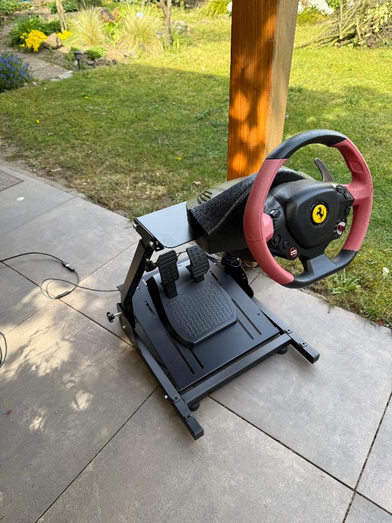 Thrustmaster Ferrari 458 Spider stuur, pedalen, stand PC xbo, Spelcomputers en Games, Ophalen, Racestuur, Zo goed als nieuw, PC