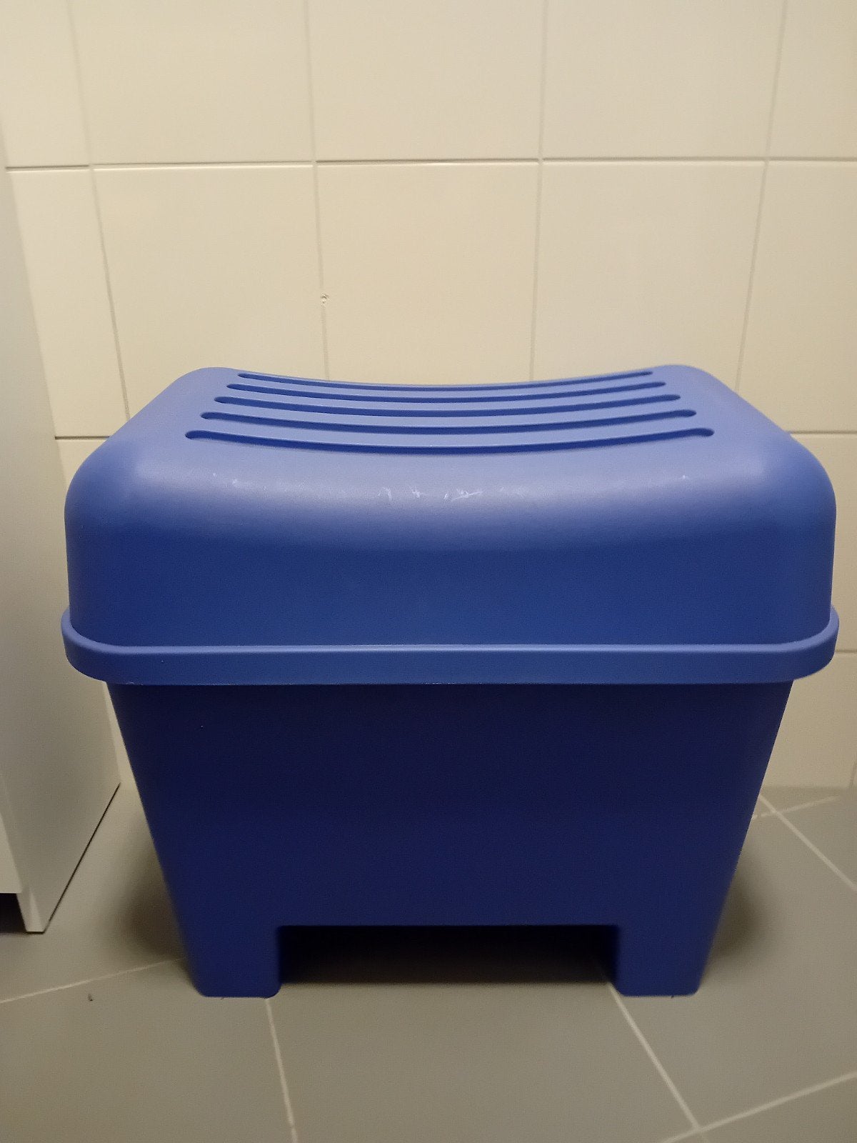 Ikea Bursjön multipurpose stool (wasmand, speelgoed, kruk), Ophalen, Gebruikt, Kunststof