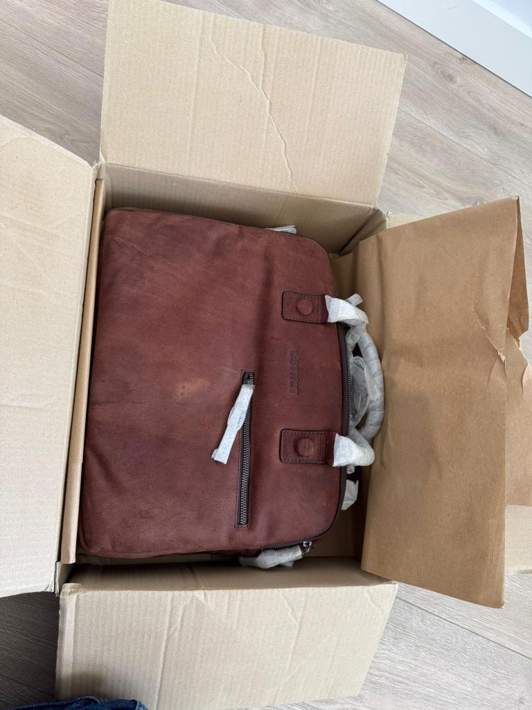 DSTRCT Laptoptas Bruin (nieuw), Computers en Software, Laptoptassen, Ophalen, Bruin, 17 inch of meer, Nieuw